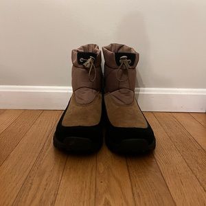 Brand new Women’s Danner Cloud cap boots size 9.5